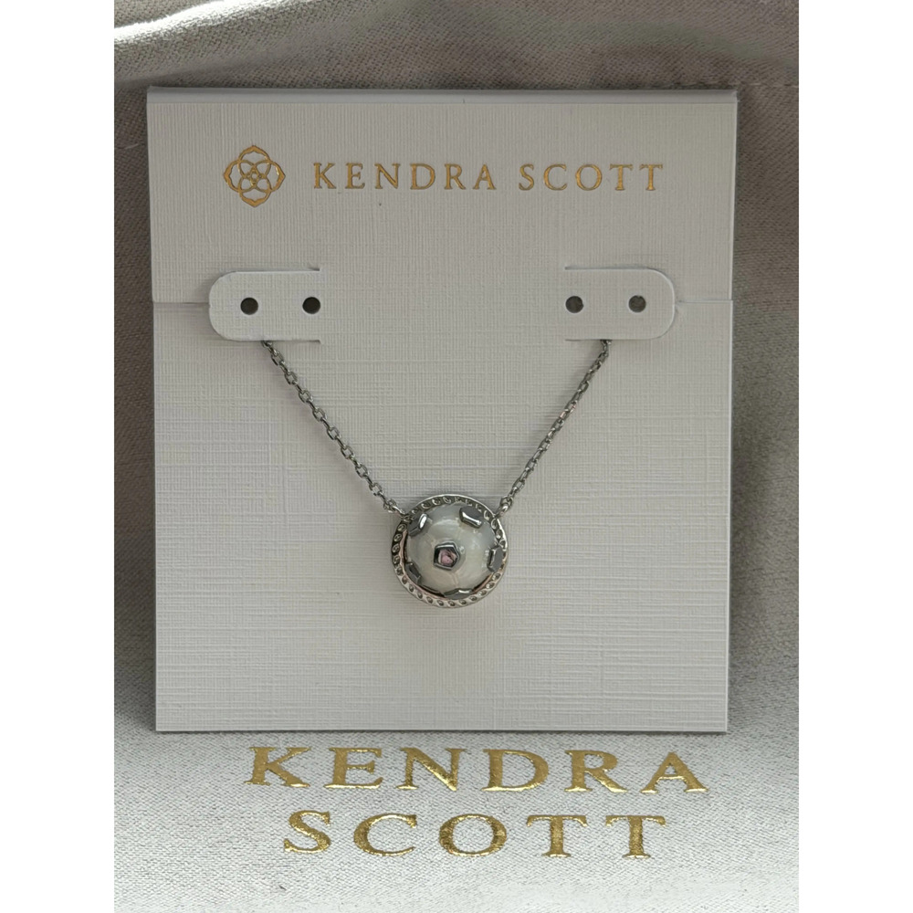 Kendra Scott pendant necklace